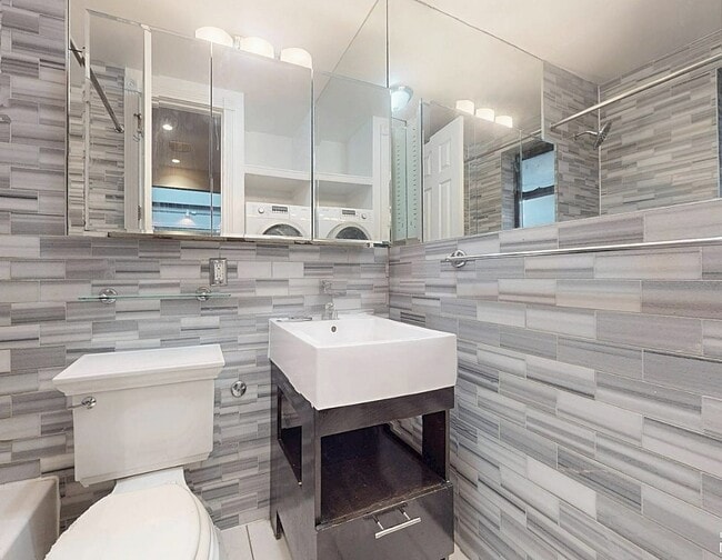 Photo - East 25th Street Unidad 20