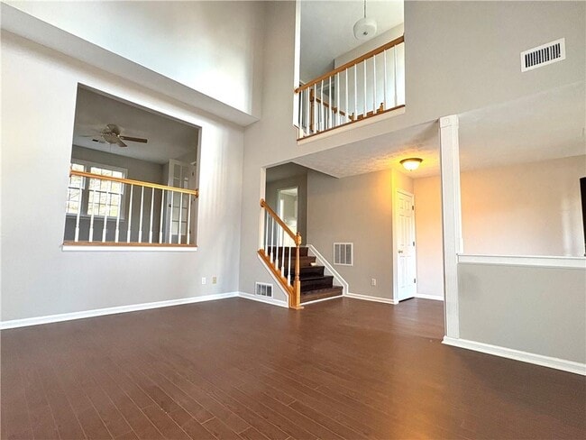 Photo - 1505 Yorktown Dr NW