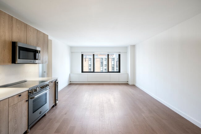 Photo - 220 East 72nd Street