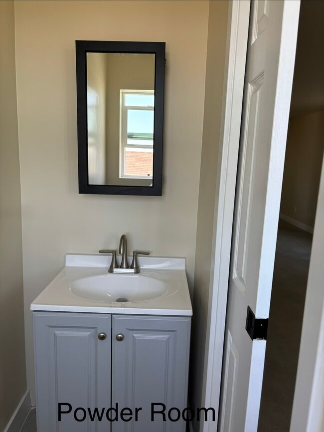 Photo - 932 N Gage Ave