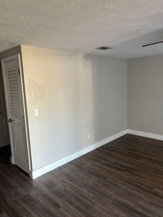 Photo - Spacious 3 Bedroom 2 Bath apartment!