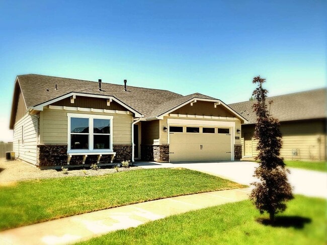 Building Photo - 6 MONTH LEASE AGREEMENT!