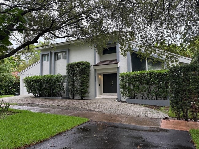 Building Photo - 3231 Salzedo St Rental