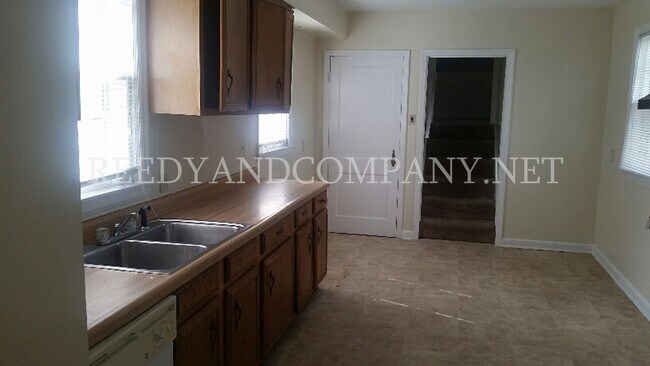 Photo - 3711 Buchanan Ave