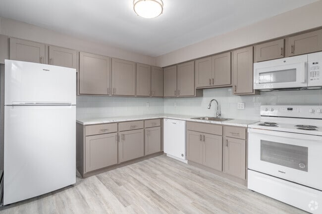 1BR, 1BA - 780SF - Kitchen