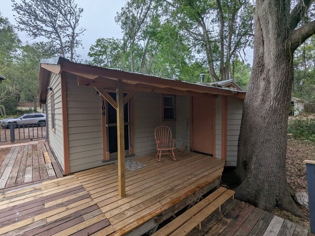 Photo - 104 NW 23rd Dr