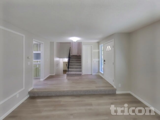 Photo - 3394 Tyee Pl NE