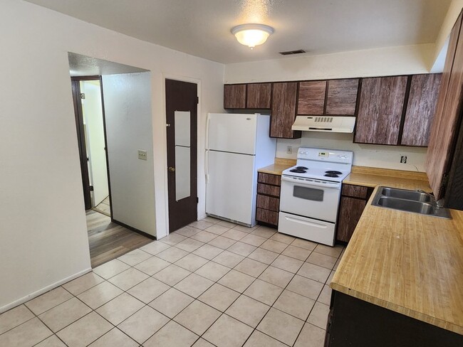 Photo - 5610 S 1300 E Unidad 1