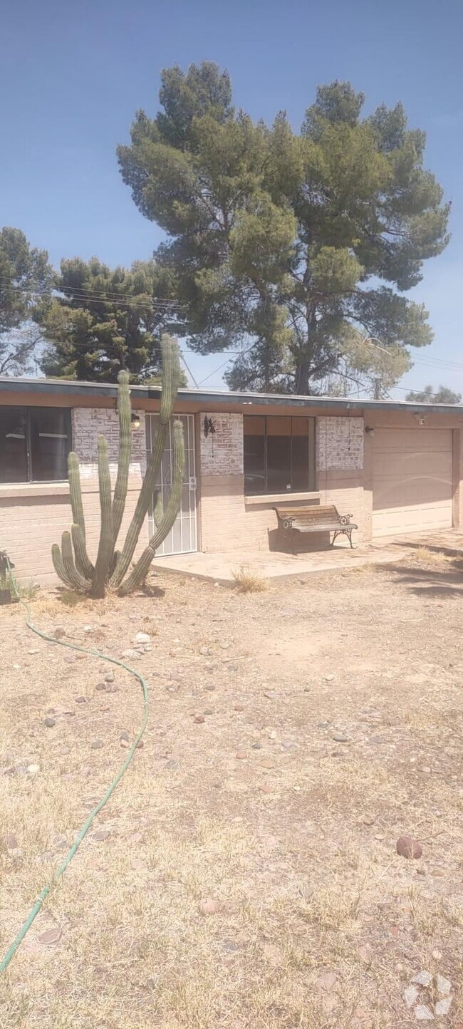 Building Photo - 1334 S Rosemont Ave Rental