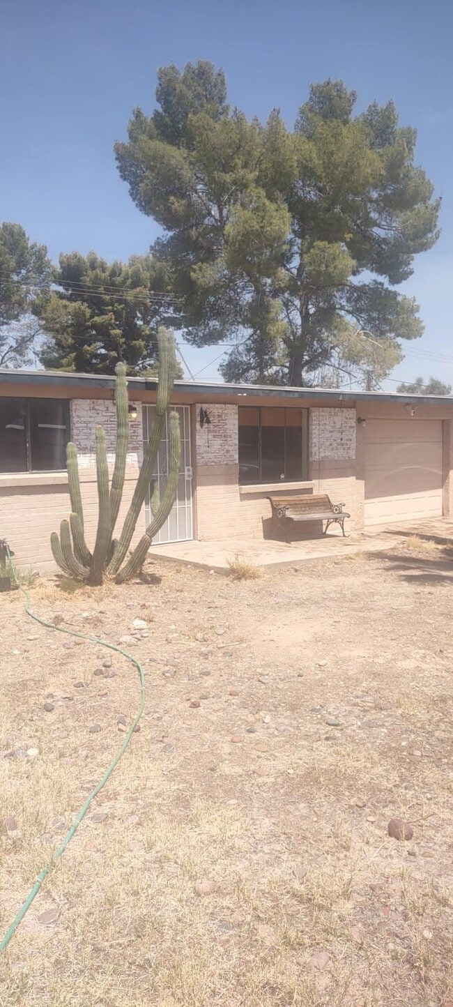 Building Photo - 1334 S Rosemont Ave Rental