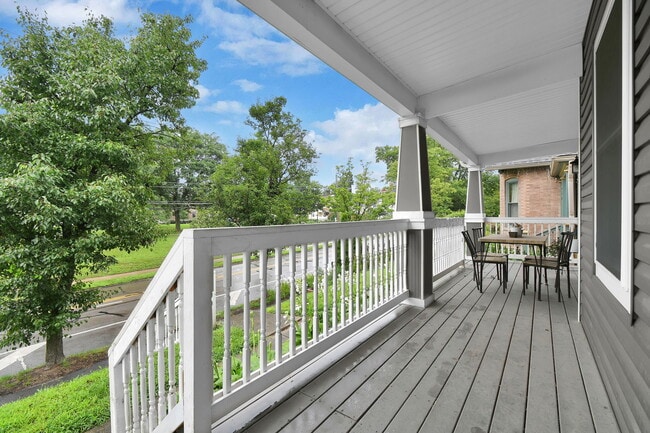 Photo - 547 W 3rd Ave