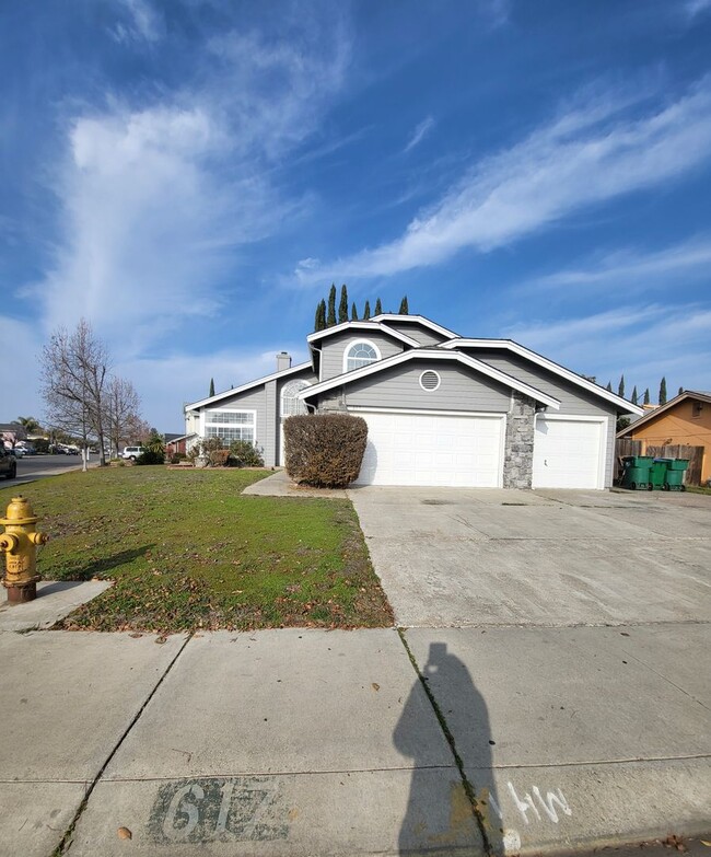 Beautiful home well maintained 4 Bedroom 3... - Beautiful home well maintained 4 Bedroom 3...