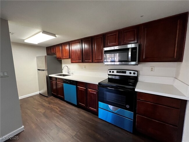 Building Photo - 5021 River Glen Dr Unit 45