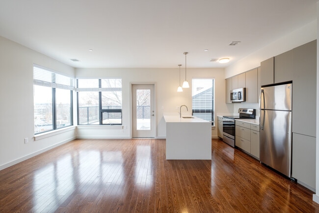 Building Photo - 76 Thorndike St Unit 4 Rental