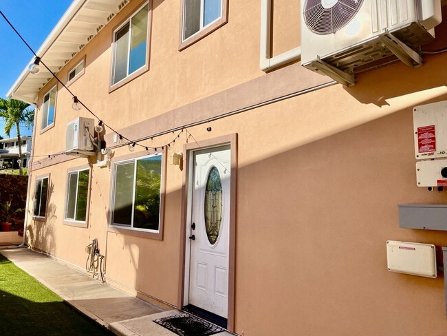 Photo - 1310 Maalahi St