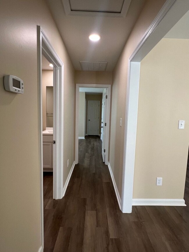 Photo - Nice 2 Bedroom, 2 bath duplex.