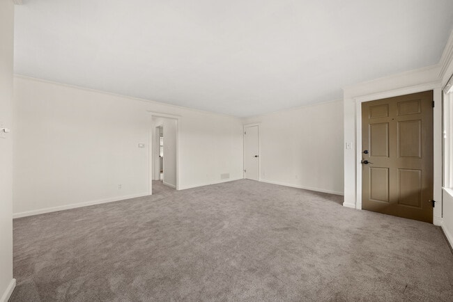 Building Photo - 827 W 11th Ave