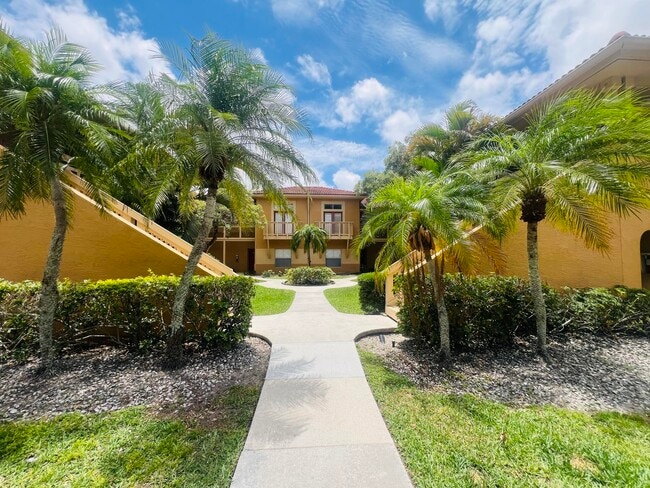 Photo - 4791 Via Palm Lakes Via Unidad 1710 Rental