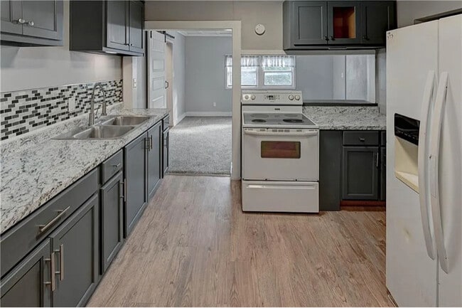 Photo - 611 S Overton Ave