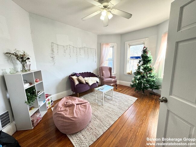 Photo - 10 Wave Ave Apartments Unit 3