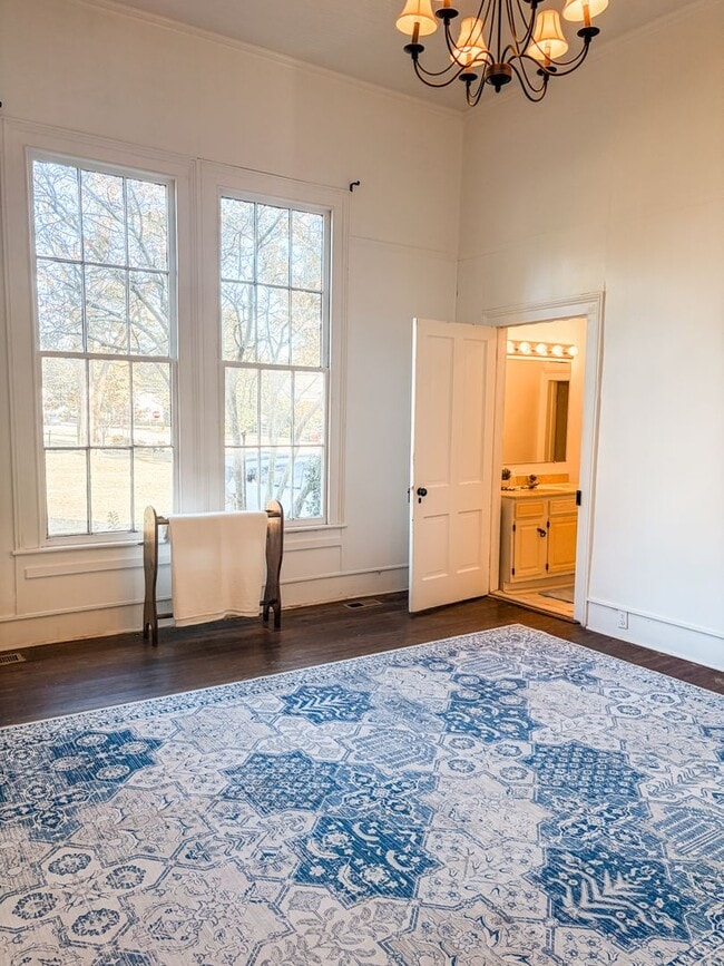 Photo - 117 E Main St