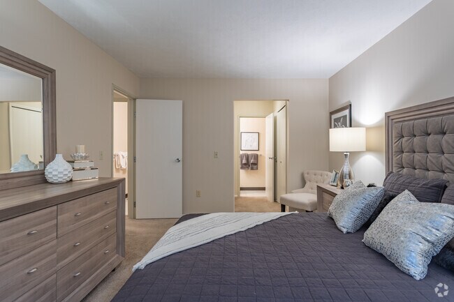 2BD, 1.5BA - Oakwood Apartments