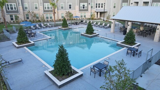 Photo - Huntington at Richmond