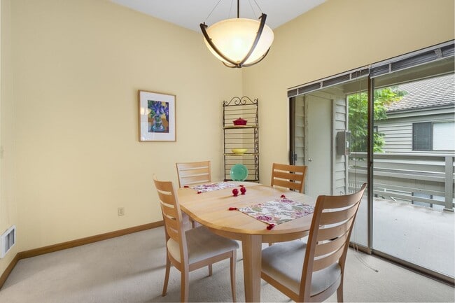 Photo - 1bed 1 bath water, sewer garbage & parking included Downtown Bellevue Unit 6