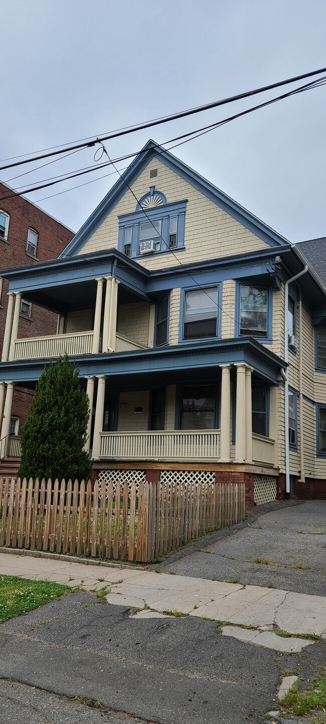 Photo - 1639 Chapel St Unit 1L