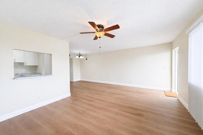 Photo - 700 Village Green Ct Unit 316