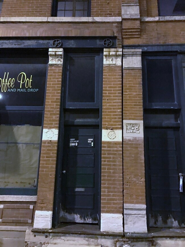 Building Photo - 2727 S Archer Ave Unit 2