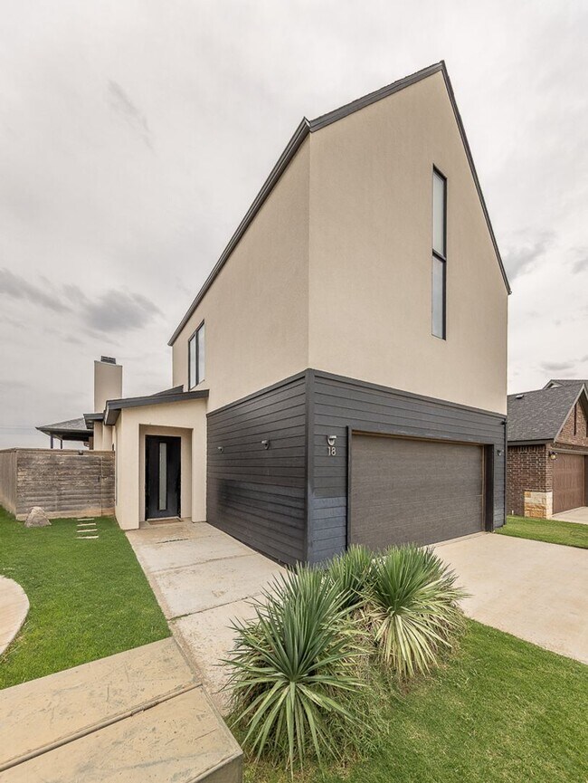 Building Photo - 3 Bed 2.5 bath Gated Community! Move In Re...