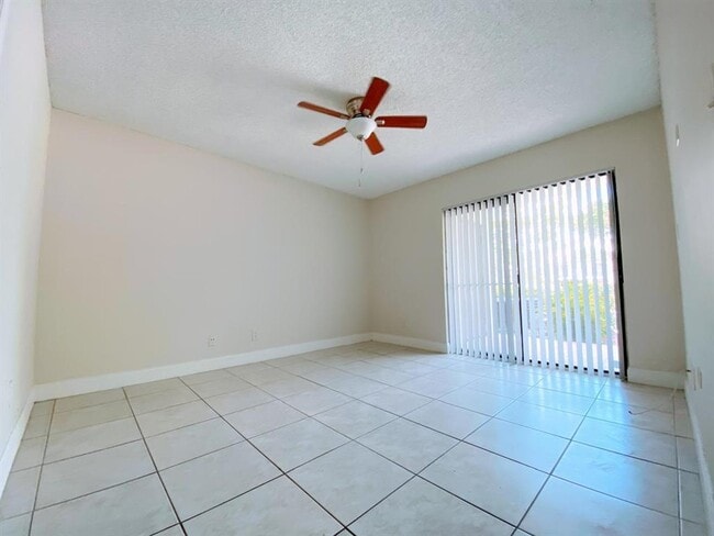Photo - 530 S Park Rd Unidad 16-11