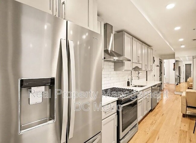 Photo - 811 Upshur St NW Unidad 1