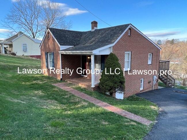Building Photo - Charming Brick Home in Vinton with Finished Basement