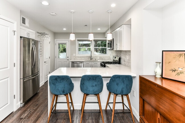 Photo - 1350 Dexter Terrace SE