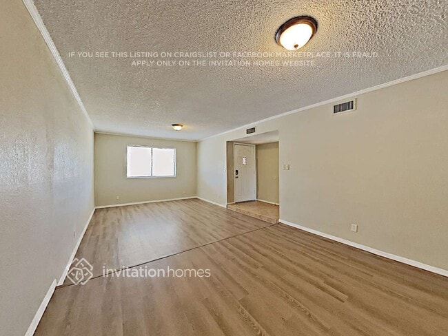 Photo - 710 N Oracle Cir