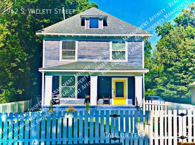 Building Photo - 942 S Willett St