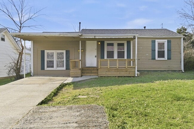 Building Photo - 3 Bedroom | 1 Bathroom Home | PET FRIENDLY!