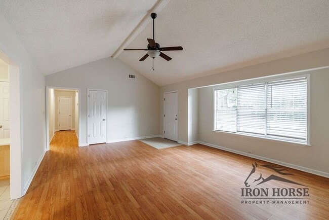 Photo - 335 Oak Meadows Dr
