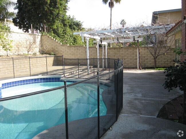Building Photo - 28925 Marlies St Rental