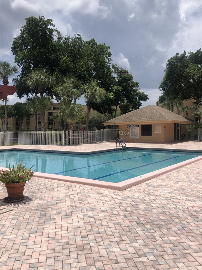 Building Photo - 950 Egret Cir Unit 5510