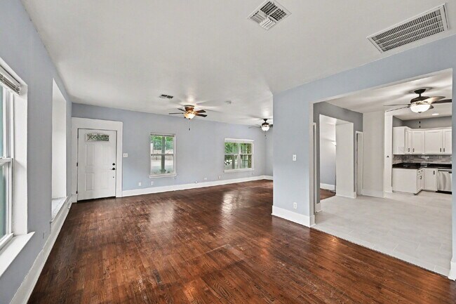 Photo - "Charming 3-Bedroom Sanctuary with 2 Full Baths in San Antonio located close to Alamo Heights and...