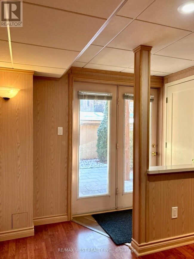 Photo - 463 Hewitt Cir
