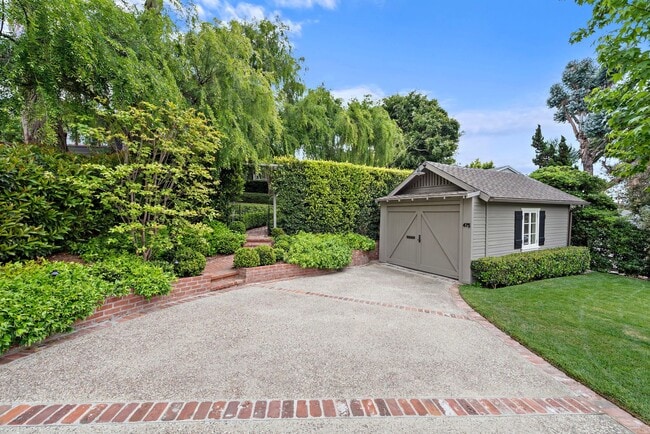 Building Photo - Classic Modern Cottage in Laguna Village