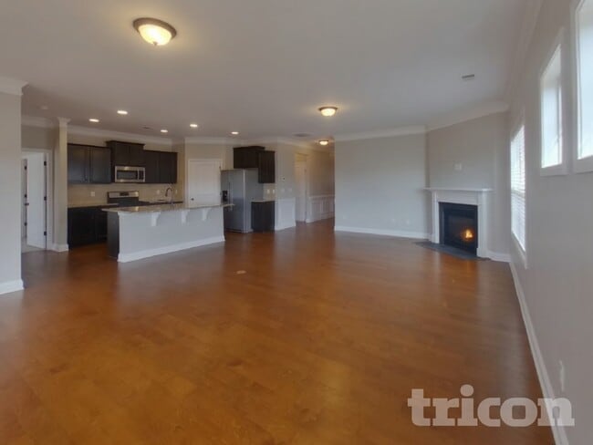 Photo - 910 Deepwood Ct