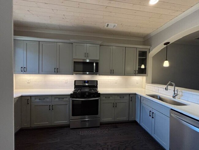 Photo - 999 Lennox Blvd