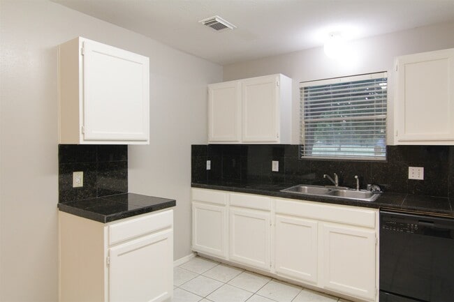 Photo - 8230 Golf Green Cir