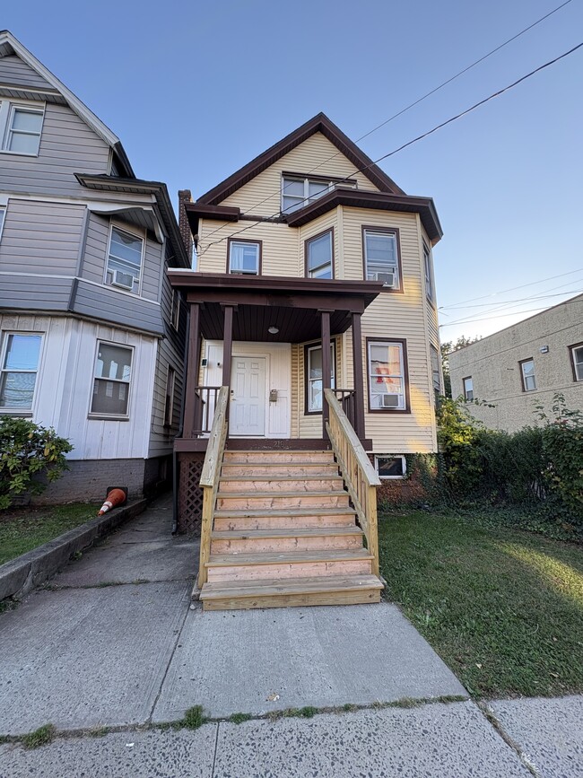 Photo - 218 Easton Ave
