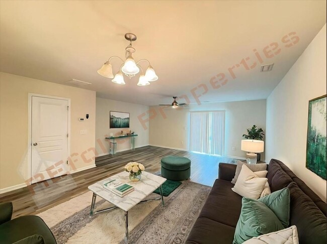 Photo - 3900 Swinton St